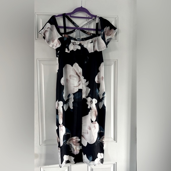 Cold shoulder flower dress.  Long- mid calf. New.  Never worn. - Picture 1 of 2